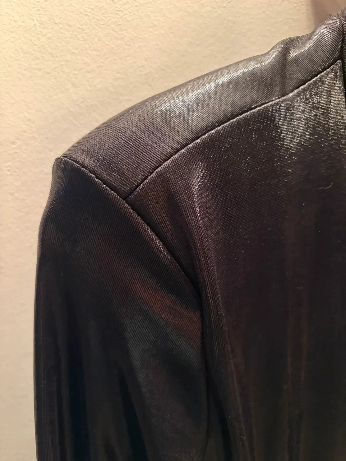 Vestido negro de espalda descubierta con efecto wet look T36/38 hecho en Italia – photo 2